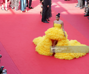 Cannes vắng Phạm Băng Băng, cựu đệ nhất phu nhân Pháp đẹp đỉnh cao nhưng vẫn không nổi bằng cô nàng váy vàng chóe này