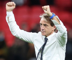 HLV Mancini: 'Tôi ngả mũ trước Tây Ban Nha'