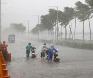 Áp thấp nhiệt đới mạnh lên, lao nhanh vào đất liền gây mưa dông, gió giật tại các tỉnh Bắc Bộ
