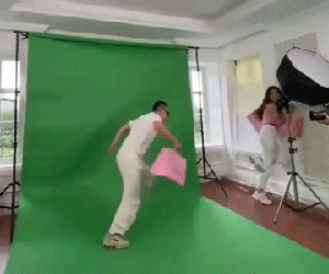 Clip: Vũ Khắc Tiệp bất ngờ va chạm tạo ra tư thế nhạy cảm với Ngọc Trinh, dân tình đỏ mặt khi xem cảnh quay chậm