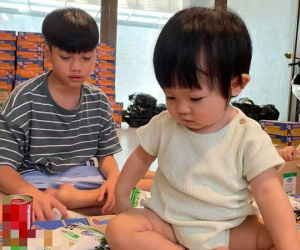 Dạy con khéo như vợ chồng đại gia Cường Đô La, ái nữ và quý tử còn bé đã được làm nghĩa cử cao đẹp này!