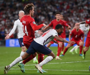 Sterling bị lăng mạ, phân biệt chủng tộc vì pha ngã dẫn đến quả penalty