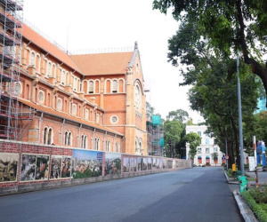 TP.HCM ngày đầu giãn cách theo chỉ thị 16: Nơi vắng vẻ, nơi đông đúc, dân vẫn tập thể dục, chụp hình