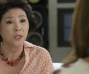 Giao hết tài sản 'khủng' cho con trai, một năm sau, mẹ tôi khóc ròng vì cái kết nằm ngoài dự liệu