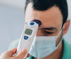 Nhiễm COVID-19 sốt bao nhiêu độ? Mức nhiệt nào có tỷ lệ tử vong cao?