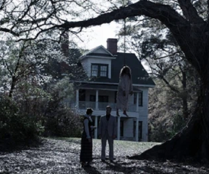 'Căn nhà quỷ ám' trong The Conjuring có quá khứ kinh hoàng, ekip phim tài liệu tiết lộ bị 'sang chấn tâm lý' vì gặp ma thật sự