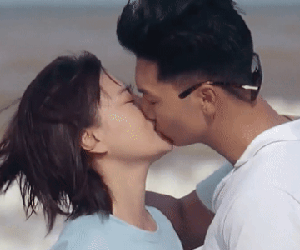 Nụ hôn triệu view của Mạnh Trường, Phương Oanh ở 'Hương vị tình thân'