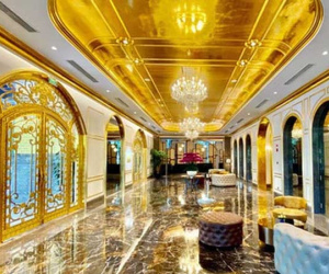 Ông chủ khách sạn 6 sao dát nhiều vàng ròng 9999 bậc nhất thế giới chây ì quỹ bảo trì, bị 'bêu tên' xử phạt