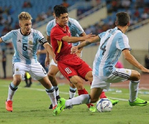 Nhà vô địch Copa America 2021 từng đối đầu với Công Phượng trên sân Mỹ Đình