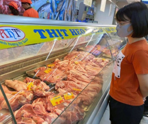 Giá lợn hơi chạm 'đáy' sau 2 năm, thịt lợn tại chợ vẫn ở mức cao
