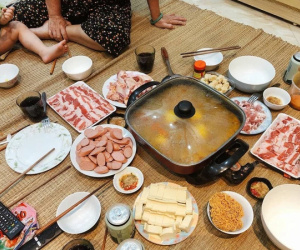 Thấy vợ về, chồng chỉ vào nồi lẩu lõng bõng nói ngọt ngào 'phần em, ăn xong rửa bát nhé', câu đáp trả của cô khiến anh sượng sùng