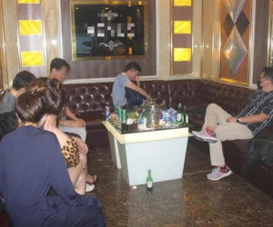 Hà Nội: Bắt quả tang hơn 20 khách Hàn Quốc và gần 20 nhân viên nữ đang hát karaoke giữa dịch Covid-19