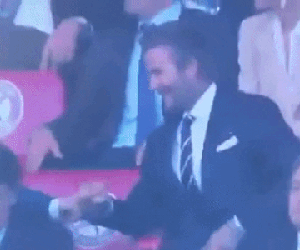 2 ông chú cực phẩm nhất Chung kết Euro 2020: Tom Cruise 59 và Beckham 46 nhưng 1 cái đập tay thôi cũng khiến thế giới chao đảo