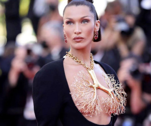 Bella Hadid chiếm sóng tại Cannes: Vòng 1 chỉ được che phủ bằng phụ kiện mạ vàng tạo hình 2 lá phổi