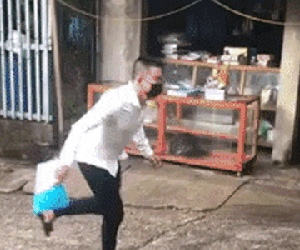 Nam sinh tấu hài nhất mùa thi tốt nghiệp: Đi trễ còn gặp tình huống éo le, xem mà không nhịn được cười