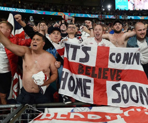 CĐV Anh đòi Thủ tướng Boris Johnson cho nghỉ lễ để 'nhậu' quên thất bại ở chung kết Euro 2020