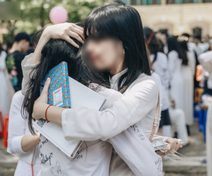 Vừa tha thiết nhắn nhủ cả lớp 'mãi bên nhau bạn nhé', nữ sinh đã khiến tất cả phải 'tức cái lồng ngực' vì hành động bất ngờ này