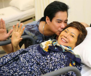 Ngưỡng mộ tình yêu của Ngọc Sơn dành cho mẹ: Chi 45 tỷ đồng để chữa bệnh cho mẹ, vật chất của cải đều để mẹ đứng tên
