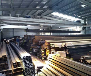Giá sắt thép tăng cao khiến nhà thầu, chủ đầu tư điêu đứng