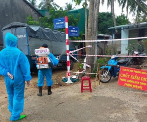 Khởi tố vụ án thanh niên đang cách ly vẫn đi ăn giỗ, thăm người yêu, xem đá bóng