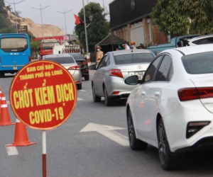 Bắt giữ nhóm tổ chức ‘thông chốt’ kiểm dịch với giá 400 nghìn đồng