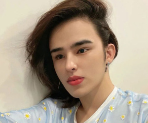 Mới đăng đàn tuyển vợ giỏi chuyện 18+ chưa lâu, Trần Đức Bo lại khiến netizen tò mò khi bật khóc vì một người đàn ông