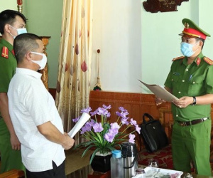 Quảng Bình: Khởi tố chủ nhà xe làm giả lệnh vận chuyển để trốn thuế