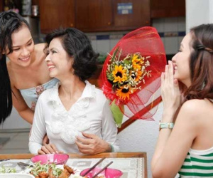 Mẹ tôi vốn chẳng ưa chị dâu, thế mà tuần vừa rồi về chơi, tôi phải 'ngã ngửa' trước sự thay đổi chóng mặt của bà