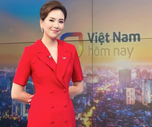 Kiểu váy liền công sở được BTV Mai Ngọc đánh giá là tôn dáng, lại còn ghi điểm khi đi xin việc