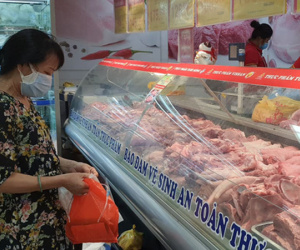 Siêu thị ở TP HCM giảm quá tải vì phát phiếu hẹn giờ, cho nhân viên mua hàng giùm khách