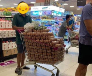 Đại diện AEON Việt Nam nói gì về hình ảnh người đàn ông thu gom 1 xe đầy trứng trong siêu thị?
