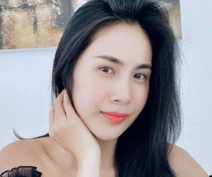 Nhận chỉ trích vô lý dù đang làm từ thiện, Thủy Tiên bực bội đáp trả cực gắt