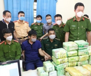 Bắt 'ông trùm', thu giữ gần 27kg ma tuý, 1 súng ngắn và 7 viên đạn