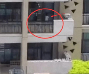 Cô giáo mầm non nhốt học sinh ngoài ban công giữa trời nóng 40 độ, nghe tiếng kêu gào ai cũng xót, hành động sau đó càng đáng lên án