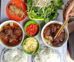 Mất việc nhận trợ cấp 3 tháng lương, về bán bún chả bất ngờ trúng mánh