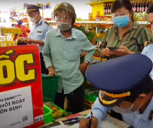 Lập biên bản vi phạm hành chính cửa hàng Bách Hóa Xanh ở Sóc Trăng
