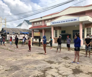 Bắt quả tang 9 bà cùng 11 ông đánh bạc lúc 0 giờ