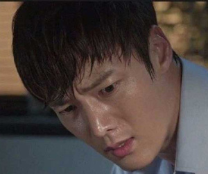 Đi làm về, thấy mẹ bế đứa bé mới sinh, tôi ngơ ngác hỏi để rồi suy sụp khi biết đó là con của tôi
