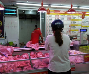 Thịt lợn dân bán tại chuồng 57 nghìn/kg, về Sài Gòn 200 nghìn/kg