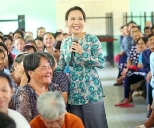 Bị nói 'kinh doanh nghề từ thiện' giữa mùa dịch, Việt Hương lên tiếng đáp trả căng đét
