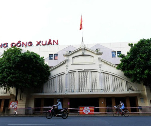 Hà Nội: Chợ Đồng Xuân im lìm khác lạ, hơn 2.100 gian hàng tạm đóng cửa