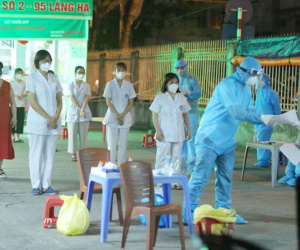 Hà Nội: Phong toả, xét nghiệm cho nhân viên nhà thuốc trên phố Láng Hạ sau thông báo khẩn của CDC