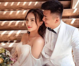 Đám cưới xa hoa của Vũ Phương Anh: Váy đính 10.000 hạt pha lê, đãi tiệc ở khách sạn sang nhất Hà Nội