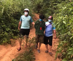 Bí mật của gã đàn ông chuyên thu hái hạt ươi bay tại vùng núi Đà Nẵng