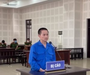 Chém chủ quán nhậu vì thấy khỏa thân cùng phòng với vợ