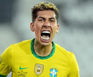 Liverpool có hành động bất ngờ với Firmino?