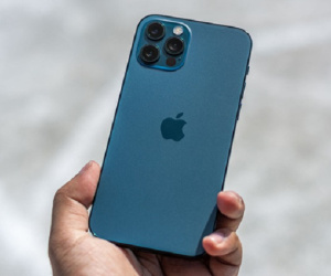 Dù dịch bệnh, người Việt vẫn 'chi bạo' mua iPhone