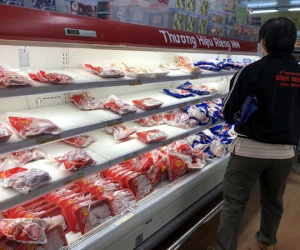 Giá rau hạ nhiệt, dân không còn chen chúc đi siêu thị mua đồ