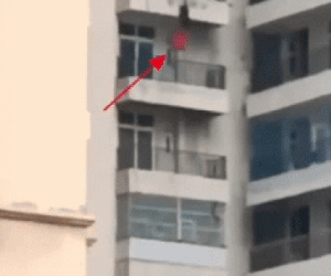 Vợ rơi từ tầng 9 xuống trong lúc cãi nhau với chồng, đoạn video ghi lại toàn bộ sự việc gây ớn lạnh