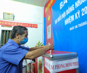 Khởi tố nguyên chủ tịch HĐND xã mang phiếu về nhà 'bầu cho mình'
